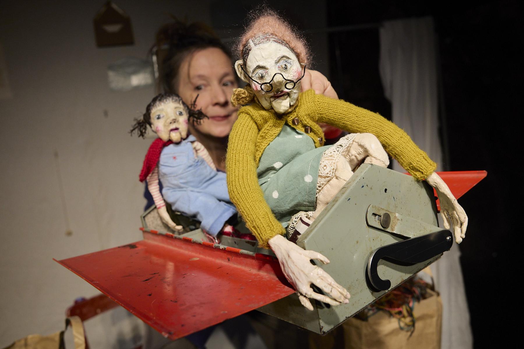 &copy; Yoshiko Kusano