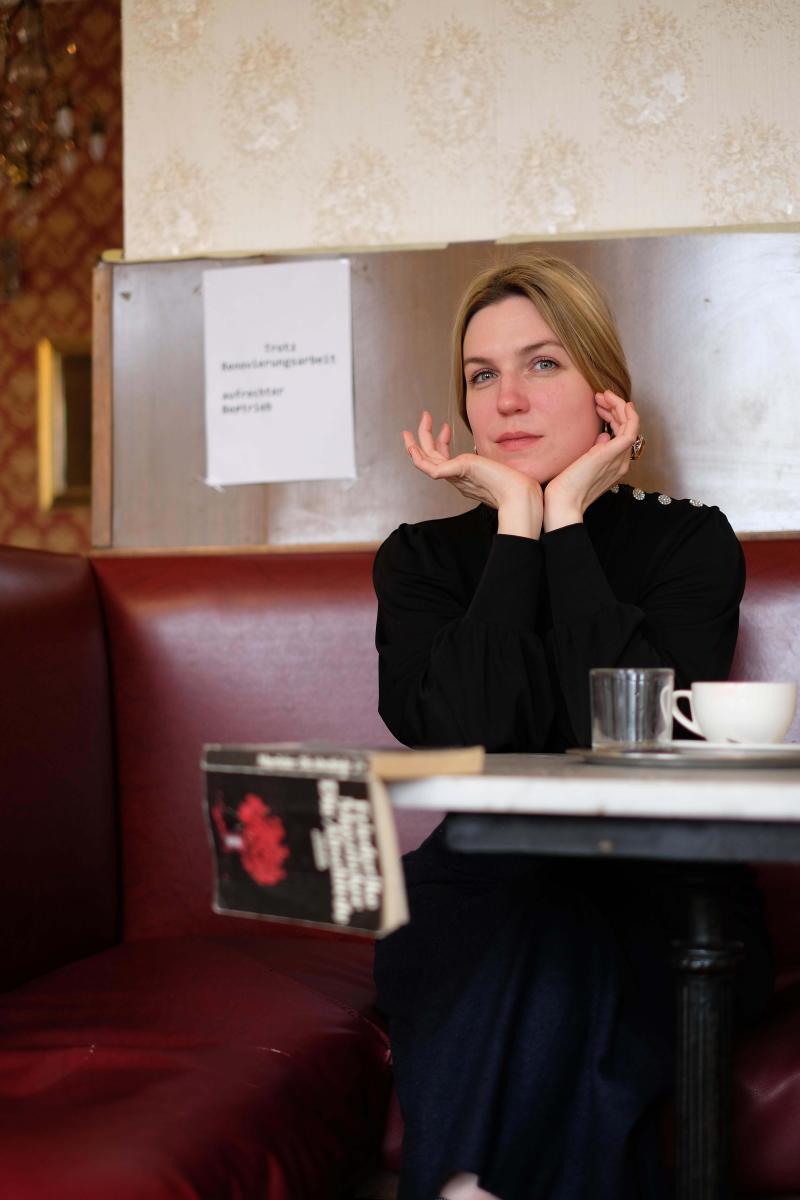 &copy; El Menges: Frieda Paris